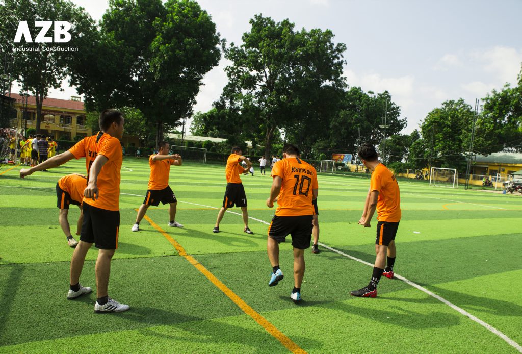 Khởi động kỹ càng trước giờ thi đấu chính thức. 