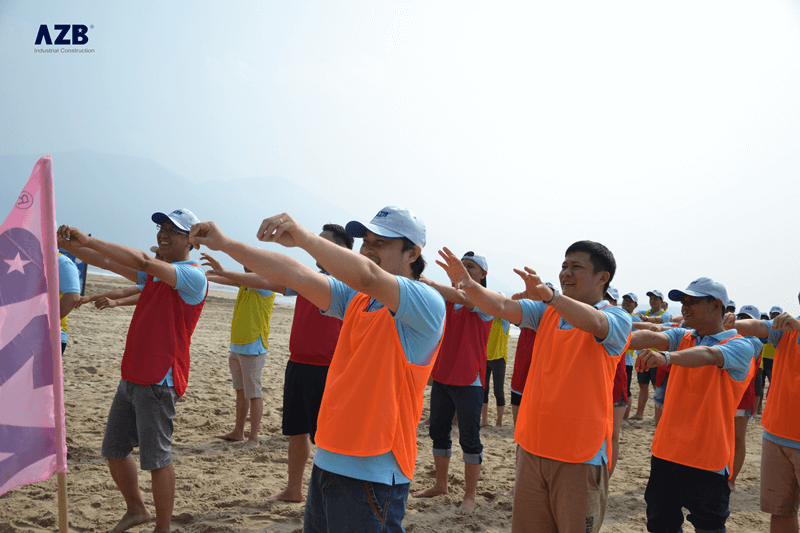 Khởi động trước khi bước vào phần tranh tài Teambuilding