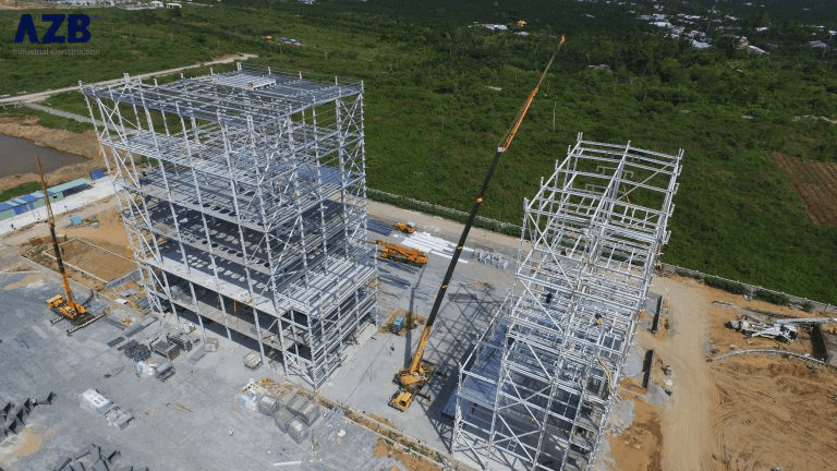 Tòa tháp Công trình NewHope xây những tầng đầu và sau khi hoàn thành những tầng cao nhất