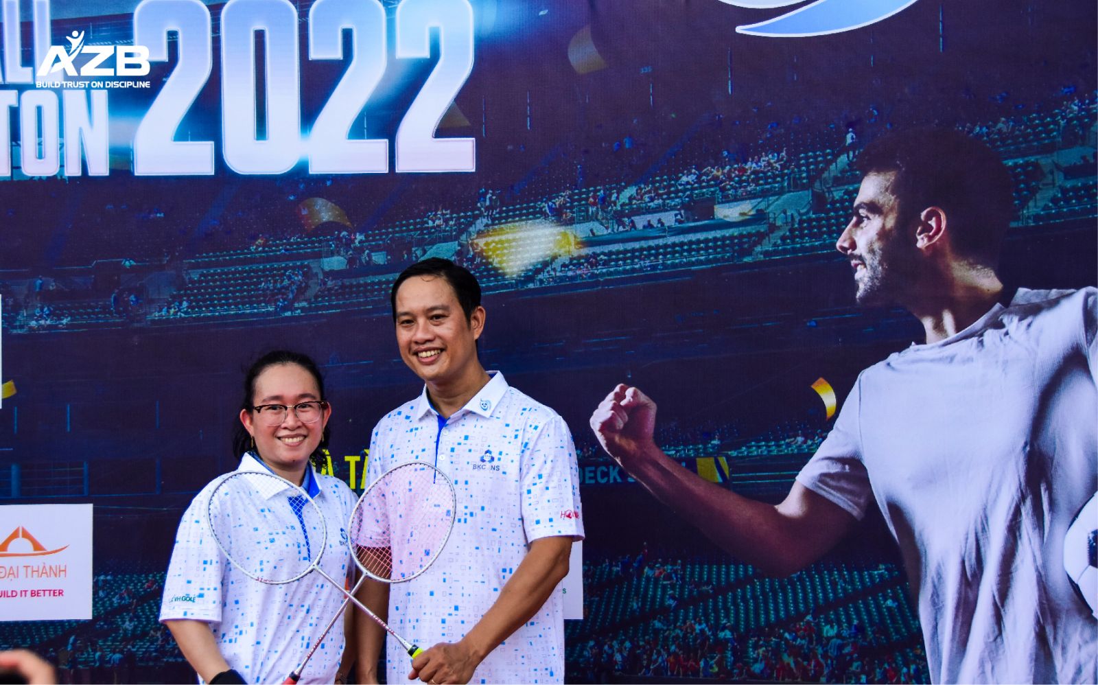 15 Cong%20ty%20Co%20phan%20AZB Tong%20thau%20xay%20dung Giai%20bong%20da%20Dai%20hoc%20Bach%20Khoa