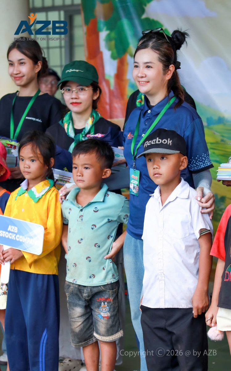 AZB TRAO TẶNG SÁCH GIÁO KHOA – GỬI THÊM HÀNH TRANG ĐẾN CÁC EM NHỎ TRONG CHƯƠNG TRÌNH NẮNG HẠ 2026 