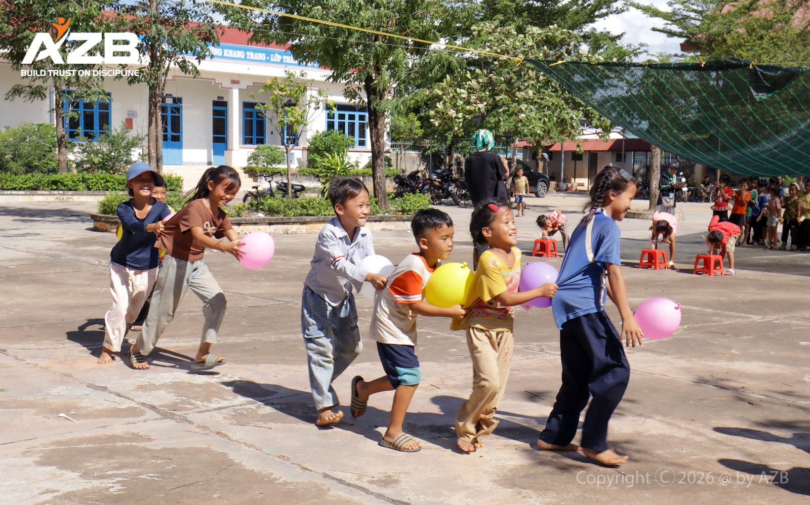 AZB TRAO TẶNG SÁCH GIÁO KHOA – GỬI THÊM HÀNH TRANG ĐẾN CÁC EM NHỎ TRONG CHƯƠNG TRÌNH NẮNG HẠ 2026 