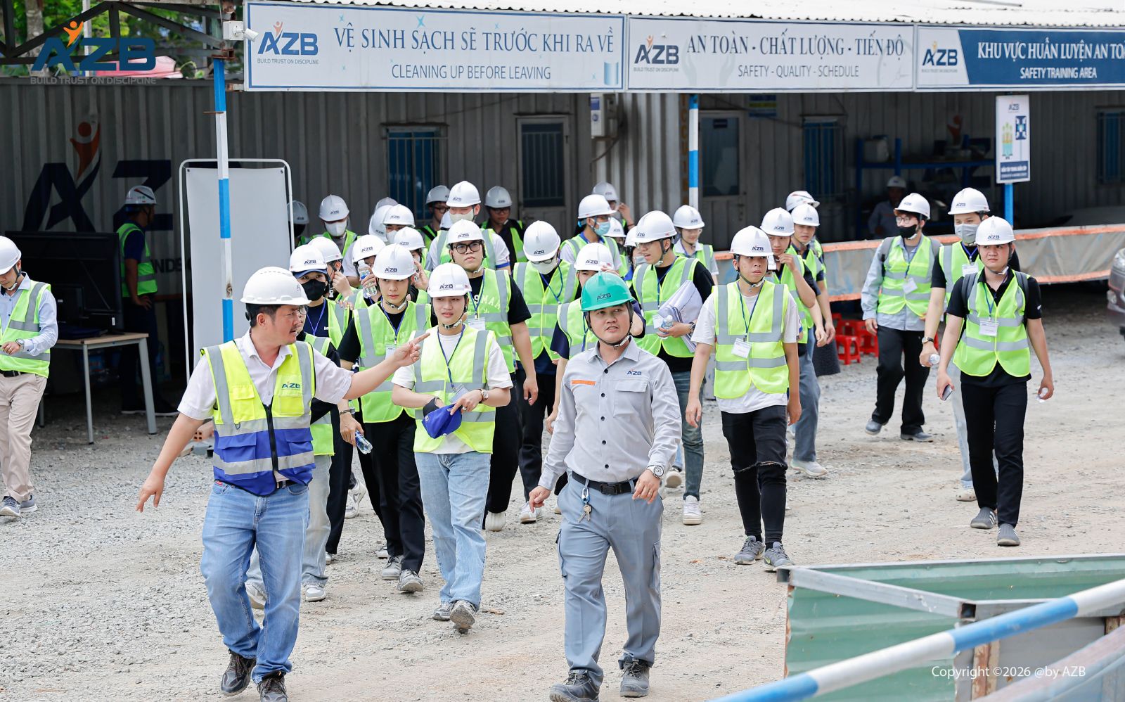 ĐÓN SINH VIÊN THAM QUAN DỰ ÁN – TRẢI NGHIỆM THỰC TẾ TẠI CÔNG TRƯỜNG AZB